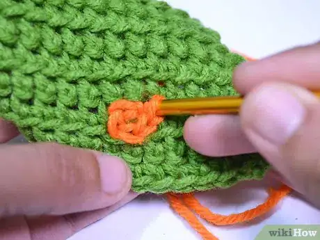 Imagen titulada Surface Crochet Step 22