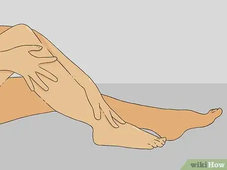 Imagen titulada Shave Your Legs Step 8