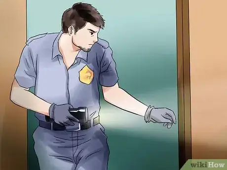 Imagen titulada Deal With an Intruder in Your Home Step 11