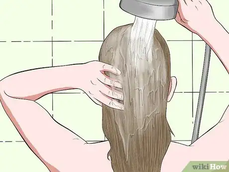 Imagen titulada Use Clarifying Shampoo Step 6