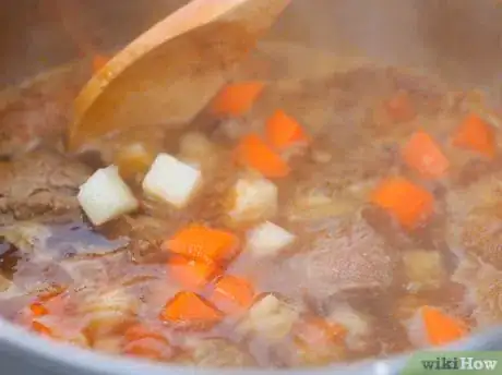 Imagen titulada Make Hungarian Goulash Step 7