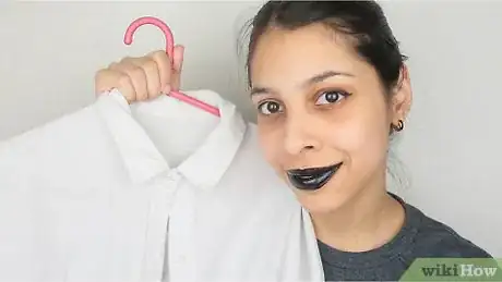 Imagen titulada Wear Black Lipstick Step 14