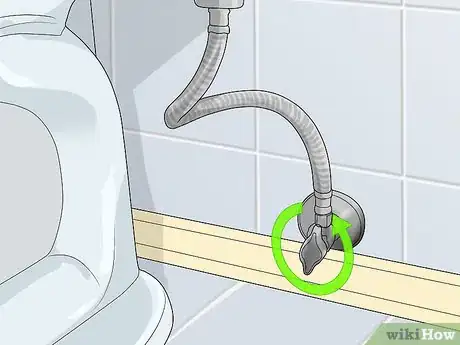 Imagen titulada Turn Off the Water Supply to a Toilet Step 4