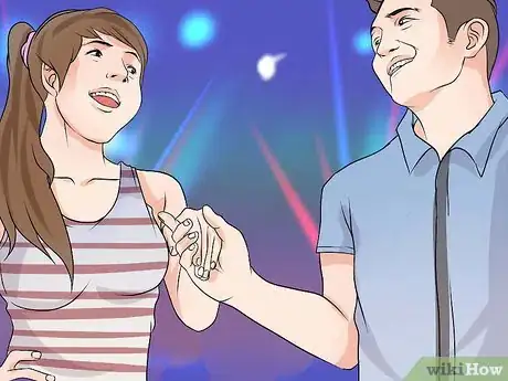 Imagen titulada Slow Dance at a Formal or Semi Formal Dance Step 4