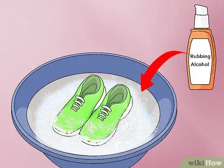 Imagen titulada Disinfect Used Shoes Step 4