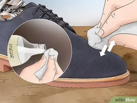 Imagen titulada Remove Dye from Suede Shoes Step 4