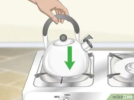 Imagen titulada Boil Water Using a Kettle Step 3