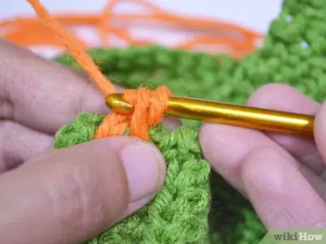 Imagen titulada Surface Crochet Step 30