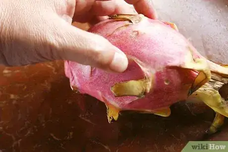 Imagen titulada Cut Dragon Fruit Step 8