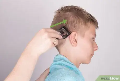 Imagen titulada Cut Boys' Hair Step 5