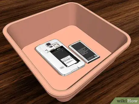 Imagen titulada Dry Out a Phone Without Rice Step 8