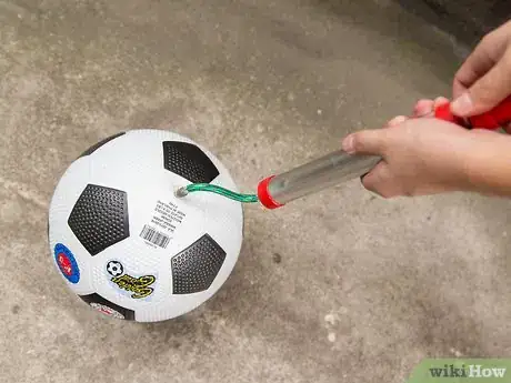 Imagen titulada Inflate a Soccer Ball Step 5