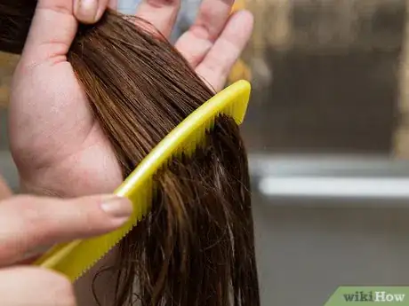 Imagen titulada Get Rid of Tangles in Your Hair Step 9