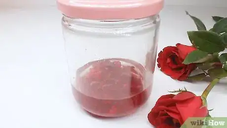 Imagen titulada Make Rose Oil Step 8