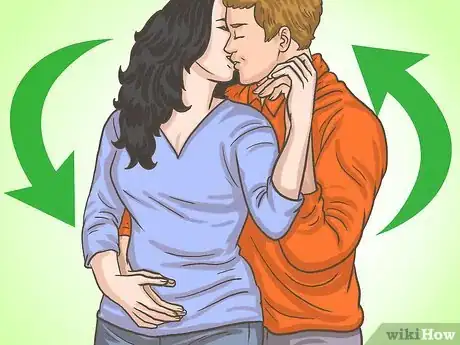 Imagen titulada Use Your Hands During a Kiss Step 9