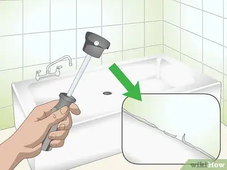 Imagen titulada Caulk a Bathtub Step 1