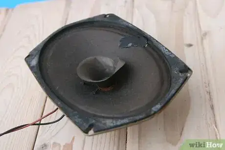 Imagen titulada Fix a Hole in a Car Audio Speaker Step 12