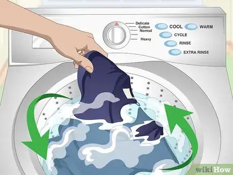 Imagen titulada Remove Foundation from Clothes Step 8