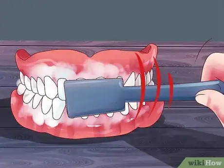 Imagen titulada Keep False Teeth White Step 5