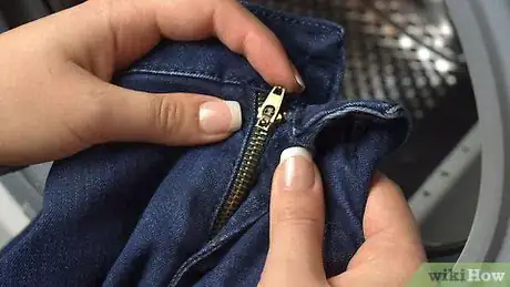 Imagen titulada Stop a Zipper from Unzipping Itself Step 10