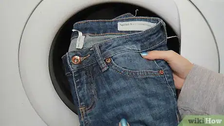 Imagen titulada Turn Jeans into Shorts Step 11