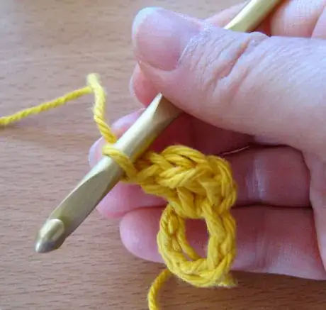 Imagen titulada Double crochet into the ring