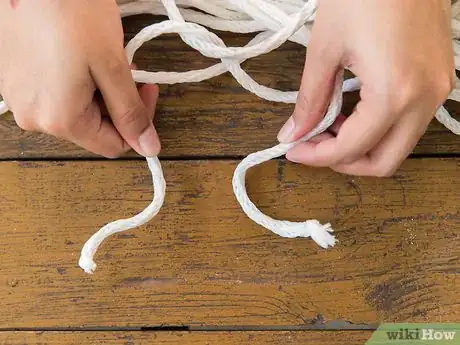 Imagen titulada Tie a Fisherman's Knot Step 3