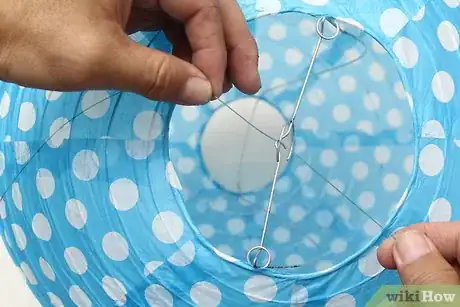 Imagen titulada Hang Paper Lanterns Step 8