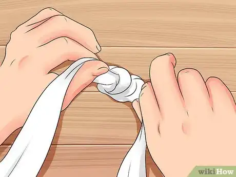 Imagen titulada Make a Mummy Costume Step 13