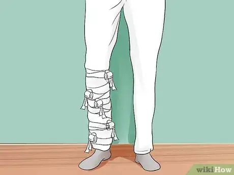 Imagen titulada Make a Mummy Costume Step 15