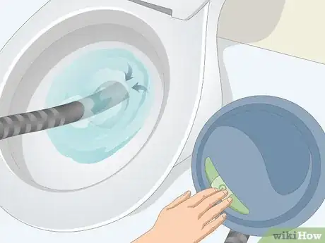 Imagen titulada Retrieve an Item That Was Flushed Down a Toilet Step 6