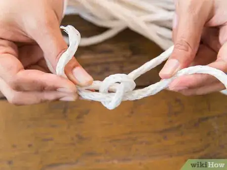 Imagen titulada Tie a Fisherman's Knot Step 6