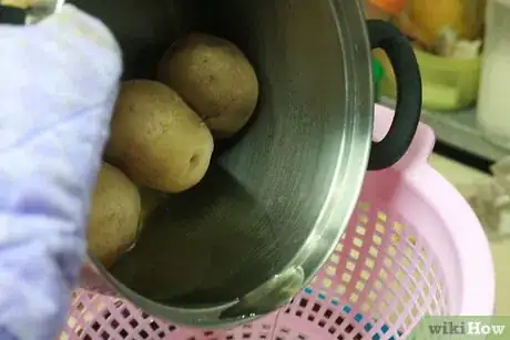 Imagen titulada Cook New Potatoes Step 17