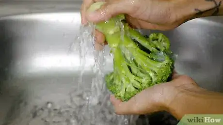 Imagen titulada Steam Broccoli Without a Steamer Step 1