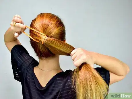 Imagen titulada Make High Ponytail with No Bumps Step 5