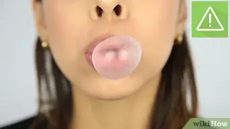 Imagen titulada Blow a Bubble with Bubblegum Step 7