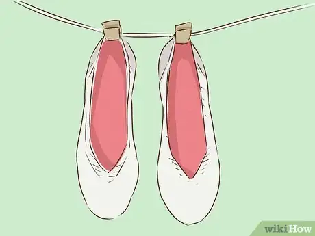 Imagen titulada Clean White Shoes Step 5