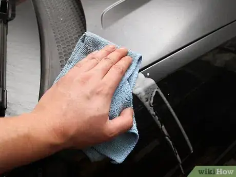 Imagen titulada Remove Egg Stains from Car Paint Step 16