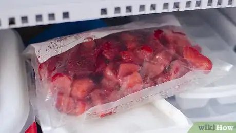 Imagen titulada Freeze Strawberries Step 14