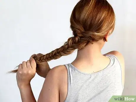 Imagen titulada Do a Fish Tail Plait in Your Hair Step 7