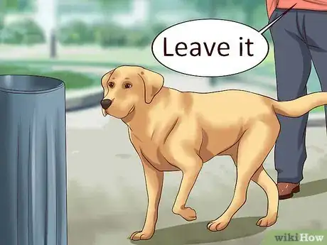 Imagen titulada Teach Your Dog Not to Get Into Garbage Cans Step 8