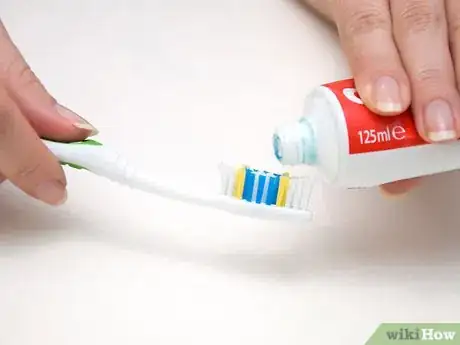 Imagen titulada Remove Nail Polish Stains from Your Finger Nails Step 3