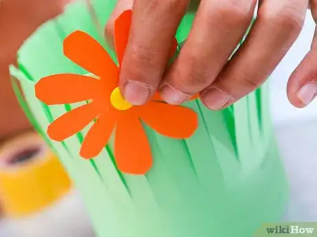 Imagen titulada Make Homemade Paper Flowers Step 4