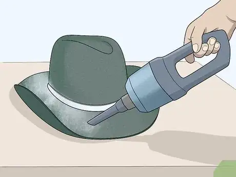 Imagen titulada Clean a Felt Hat Step 9