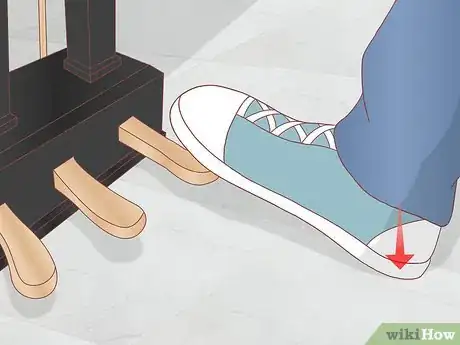 Imagen titulada Use Piano Foot Pedals Step 4