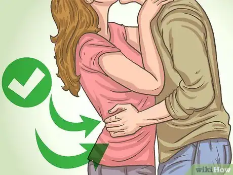 Imagen titulada Use Your Hands During a Kiss Step 8