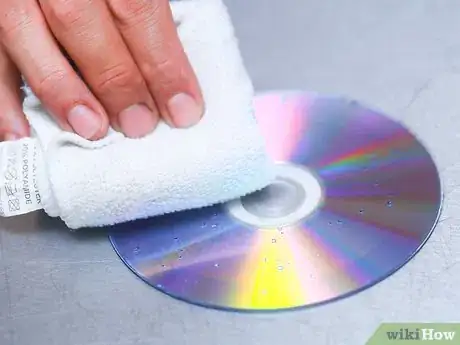 Imagen titulada Repair a CD With Toothpaste Step 7