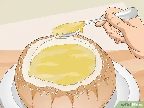 Imagen titulada Eat Soup Served in a Bread Bowl Step 6