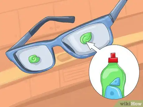 Imagen titulada Clean Eyeglasses with Anti‐Glare Lenses Step 3