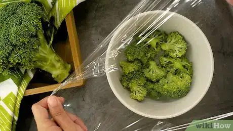 Imagen titulada Steam Broccoli Without a Steamer Step 3